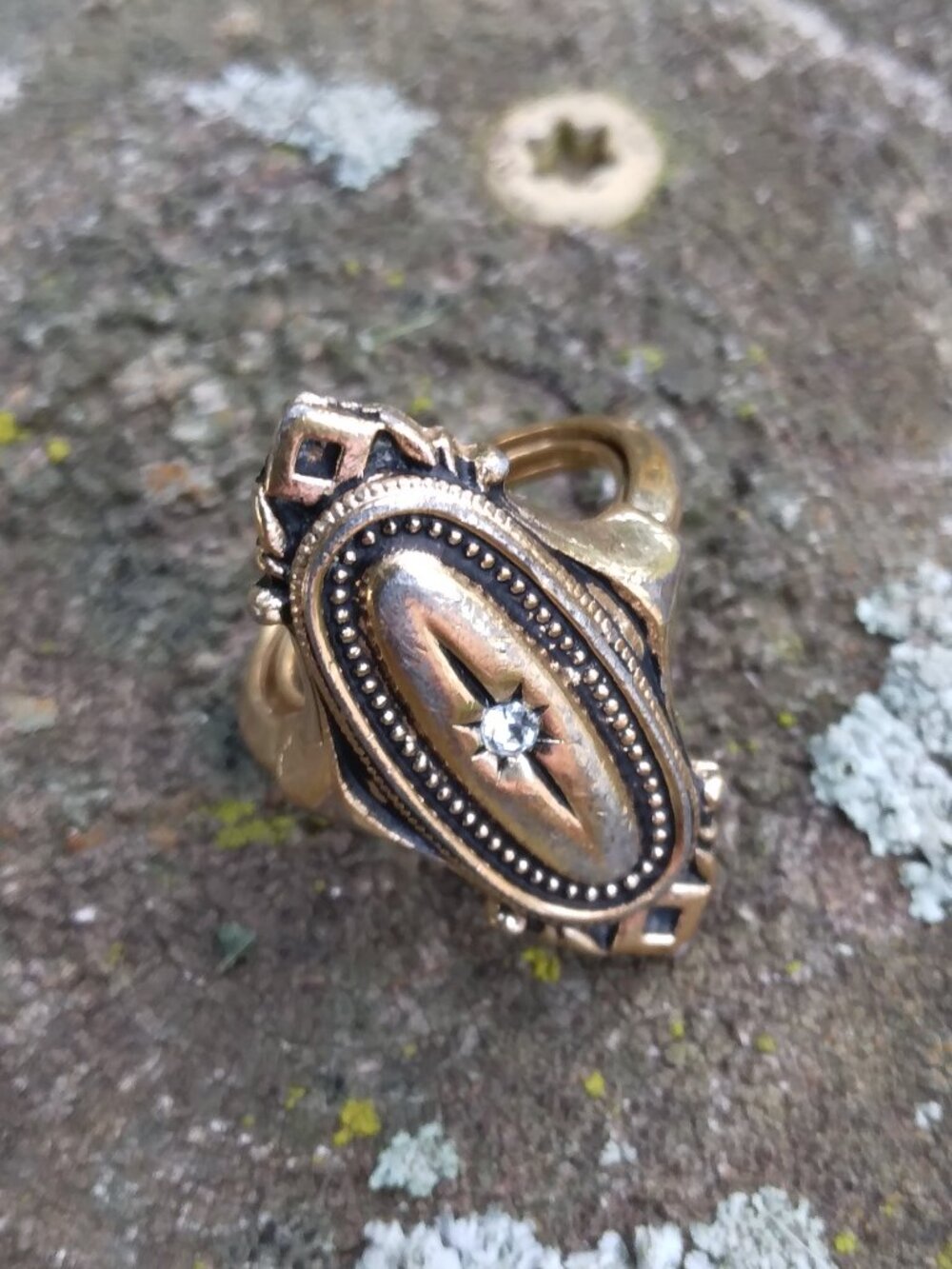 Vintage Avon 1976 Kensington Ring Victorian Style Gold Tone Size 6 - Picture 9 of 12